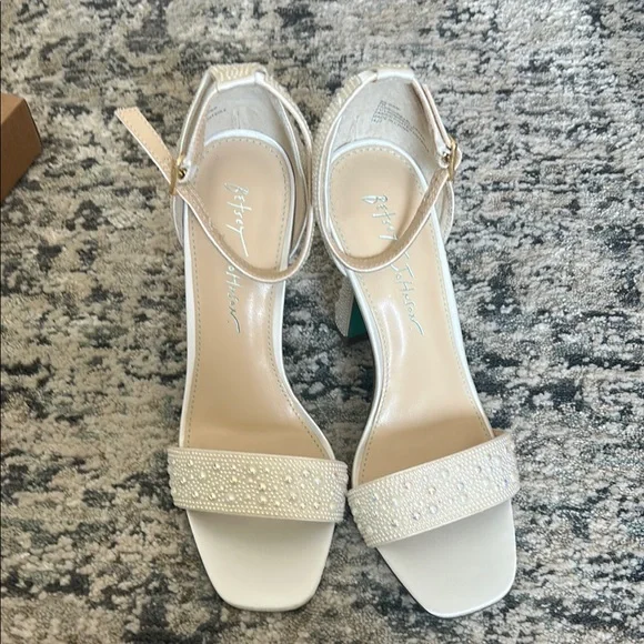 Betsey Johnson Cream Heeled Sandals with Ankle Strap wedding bridal - Picture 4 of 7